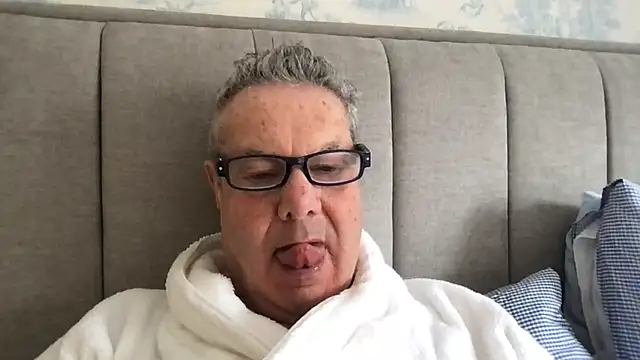 Snapshot of Oldpistolpete chatting on April 2026 08:59:01 AM Oldpistolpete online show from April 2026 08:59:01 AM