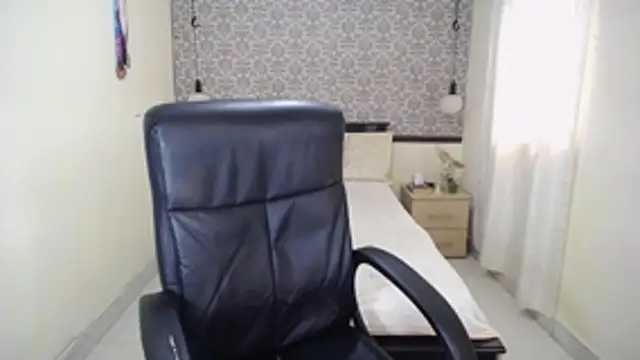 Snapshot of EvaFoxter chatting on November 2025 03:35:01 PM EvaFoxter online show from November 2025 03:35:01 PM