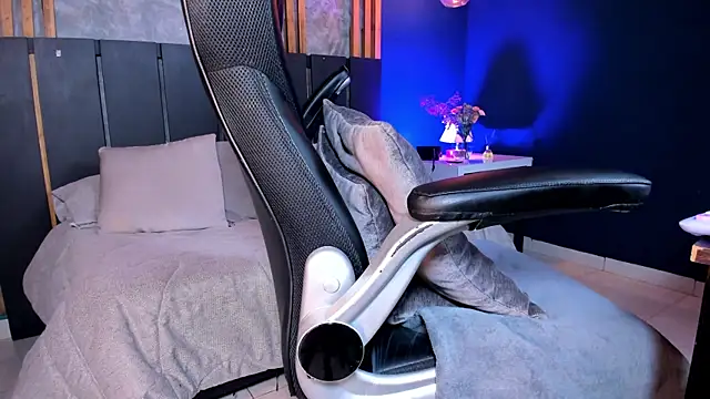 Snapshot of shanelhot chatting on February 2025 12:59:02 AM shanelhot online show from February 2025 12:59:02 AM