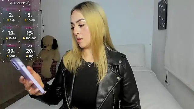 Snapshot of sophi_mooreno chatting on March 2025 02:25:01 AM sophi mooreno online show from March 2025 02:25:01 AM