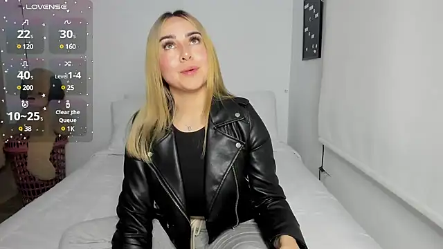 Snapshot of sophi_mooreno chatting on March 2025 05:29:02 AM sophi mooreno online show from March 2025 05:29:02 AM