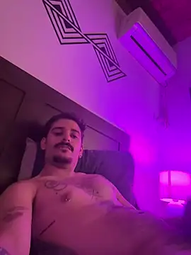 Snapshot of mrtnivnn chatting on March 2026 04:45:02 PM mrtnivnn online show from March 2026 04:45:02 PM