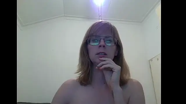 Snapshot of SavannaGirly chatting on October 2025 09:48:02 PM SavannaGirly online show from October 2025 09:48:02 PM