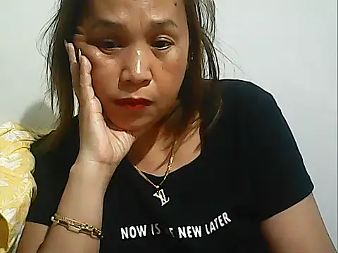 Snapshot of Lhadycarolyn chatting on November 2025 11:18:02 PM Lhadycarolyn online show from November 2025 11:18:02 PM