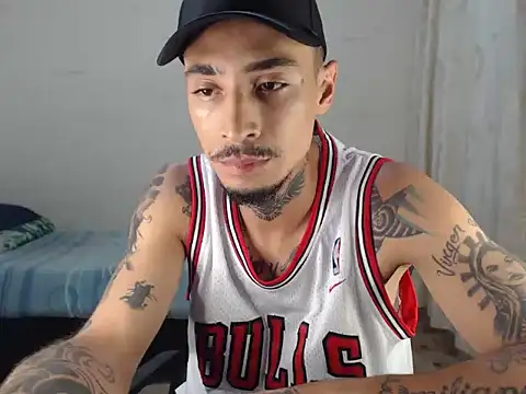 emiliano hottt online show from September 2025 09:08:02 PM