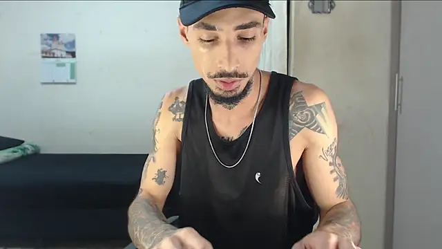 emiliano hottt online show from April 2026 09:53:02 PM