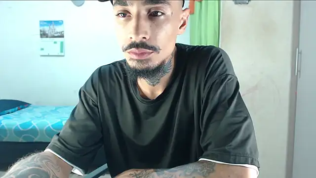 Snapshot of emiliano_hottt chatting on May 2026 02:56:01 PM emiliano hottt online show from May 2026 02:56:01 PM