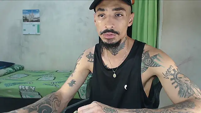 Snapshot of emiliano_hottt chatting on May 2026 08:54:02 PM emiliano hottt online show from May 2026 08:54:02 PM
