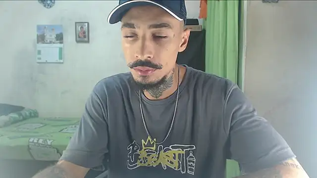 Snapshot of emiliano_hottt chatting on June 2026 12:26:01 PM emiliano hottt online show from June 2026 12:26:01 PM