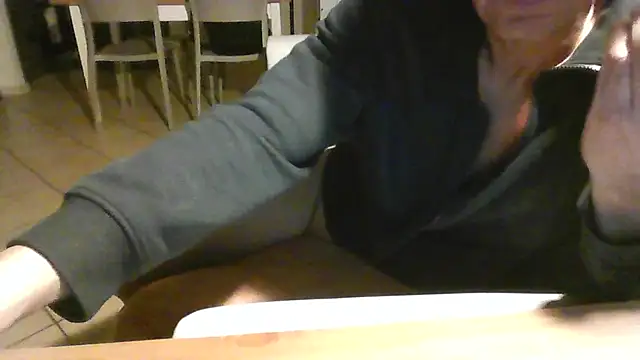 Snapshot of franz001970 chatting on January 2025 09:25:02 PM franz001970 online show from January 2025 09:25:02 PM