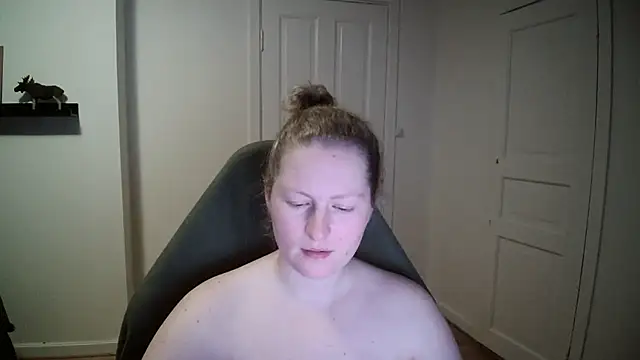 Snapshot of Girlnina-1995 chatting on December 2024 10:43:02 PM Girlnina-1995 online show from December 2024 10:43:02 PM