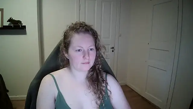 Snapshot of Girlnina-1995 chatting on December 2024 09:05:02 AM Girlnina-1995 online show from December 2024 09:05:02 AM