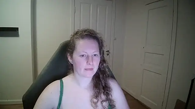 Snapshot of Girlnina-1995 chatting on February 2025 09:04:02 PM Girlnina-1995 online show from February 2025 09:04:02 PM