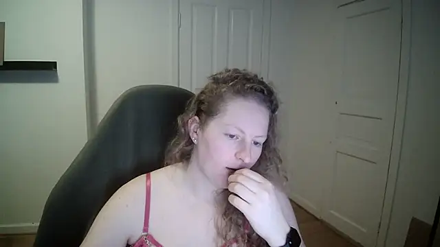 Snapshot of Girlnina-1995 chatting on February 2025 12:16:01 PM Girlnina-1995 online show from February 2025 12:16:01 PM