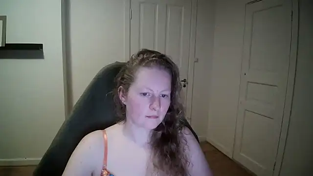 Snapshot of Girlnina-1995 chatting on March 2025 07:06:02 PM Girlnina-1995 online show from March 2025 07:06:02 PM