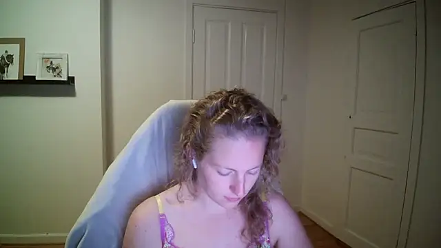 Snapshot of Girlnina-1995 chatting on September 2025 08:57:02 PM Girlnina-1995 online show from September 2025 08:57:02 PM