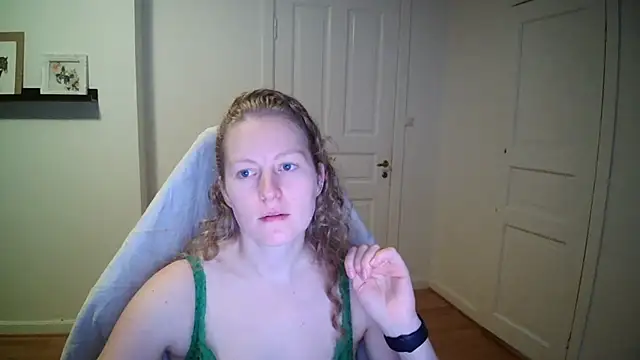 Snapshot of Girlnina-1995 chatting on November 2025 07:20:01 AM Girlnina-1995 online show from November 2025 07:20:01 AM