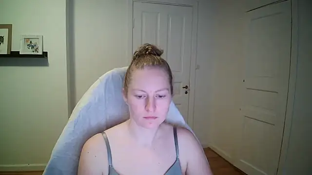 Snapshot of Girlnina-1995 chatting on November 2025 11:33:02 AM Girlnina-1995 online show from November 2025 11:33:02 AM