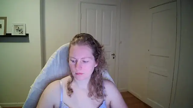 Snapshot of Girlnina-1995 chatting on December 2025 09:47:02 AM Girlnina-1995 online show from December 2025 09:47:02 AM