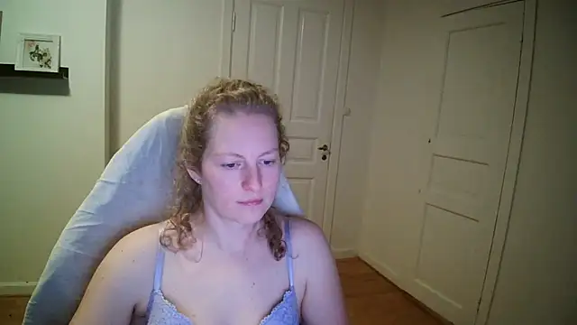 Snapshot of Girlnina-1995 chatting on December 2025 09:53:01 PM Girlnina-1995 online show from December 2025 09:53:01 PM