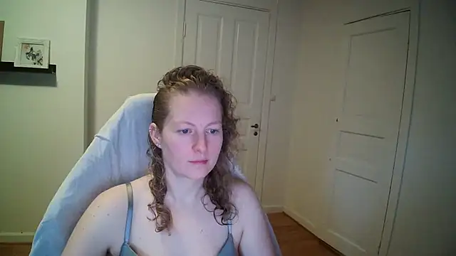 Snapshot of Girlnina-1995 chatting on December 2025 10:02:01 AM Girlnina-1995 online show from December 2025 10:02:01 AM