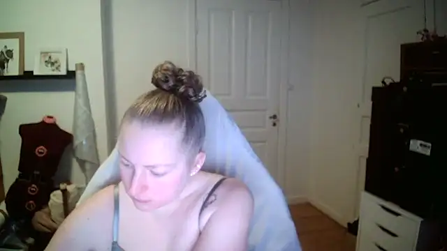 Snapshot of Girlnina-1995 chatting on January 2026 09:56:01 AM Girlnina-1995 online show from January 2026 09:56:01 AM