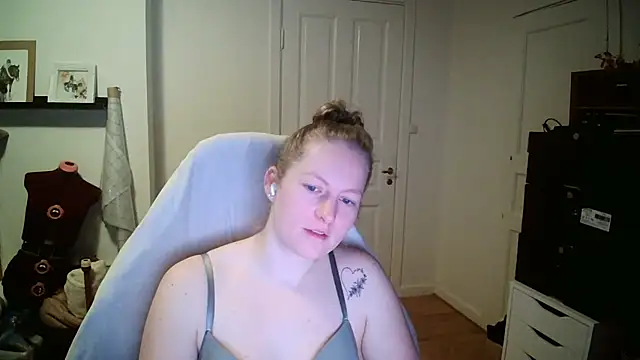 Snapshot of Girlnina-1995 chatting on January 2026 10:01:02 PM Girlnina-1995 online show from January 2026 10:01:02 PM