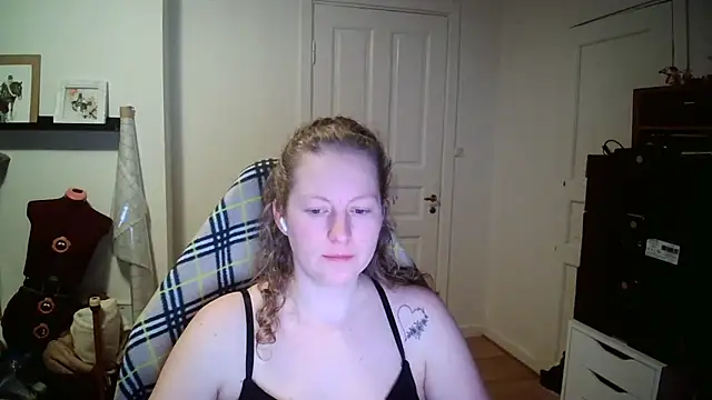 Snapshot of Girlnina-1995 chatting on January 2026 08:36:01 PM Girlnina-1995 online show from January 2026 08:36:01 PM