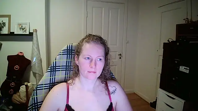 Snapshot of Girlnina-1995 chatting on January 2026 05:51:02 PM Girlnina-1995 online show from January 2026 05:51:02 PM