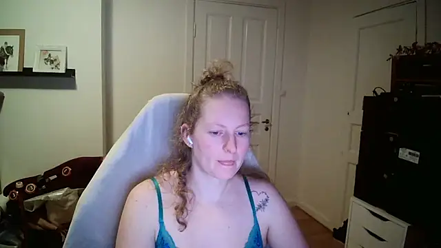 Snapshot of Girlnina-1995 chatting on February 2026 09:35:01 PM Girlnina-1995 online show from February 2026 09:35:01 PM