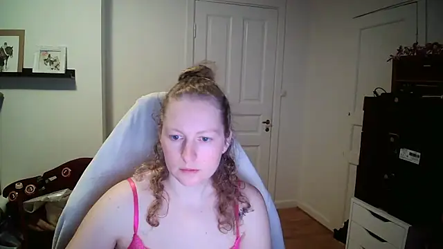 Snapshot of Girlnina-1995 chatting on February 2026 08:19:02 AM Girlnina-1995 online show from February 2026 08:19:02 AM