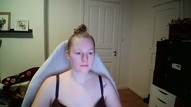 Snapshot of Girlnina-1995 chatting on February 2026 07:25:02 AM Girlnina-1995 online show from February 2026 07:25:02 AM