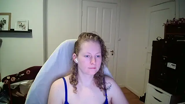 Snapshot of Girlnina-1995 chatting on February 2026 09:58:02 AM Girlnina-1995 online show from February 2026 09:58:02 AM