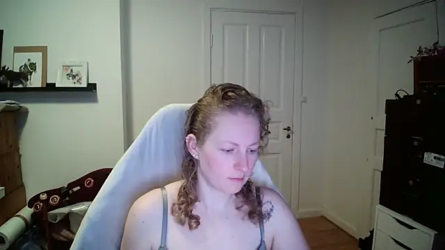 Snapshot of Girlnina-1995 chatting on February 2026 09:05:01 AM Girlnina-1995 online show from February 2026 09:05:01 AM