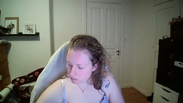 Snapshot of Girlnina-1995 chatting on February 2026 08:12:01 AM Girlnina-1995 online show from February 2026 08:12:01 AM