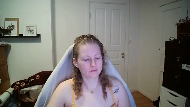 Snapshot of Girlnina-1995 chatting on February 2026 10:13:02 AM Girlnina-1995 online show from February 2026 10:13:02 AM