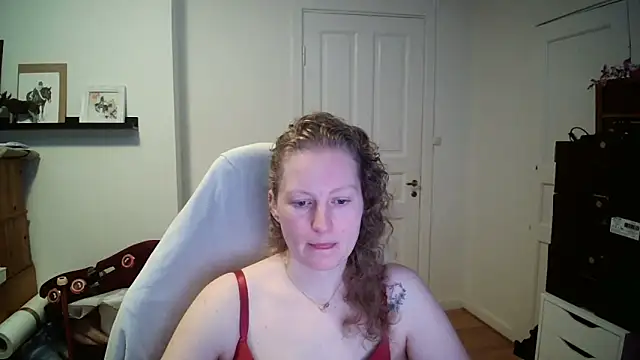 Snapshot of Girlnina-1995 chatting on February 2026 10:14:02 AM Girlnina-1995 online show from February 2026 10:14:02 AM