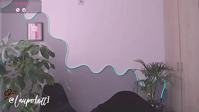 Snapshot of LauPolett chatting on December 2024 08:56:01 PM LauPolett online show from December 2024 08:56:01 PM