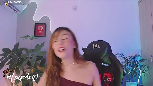 Snapshot of LauPolett chatting on September 2025 04:03:01 AM LauPolett online show from September 2025 04:03:01 AM