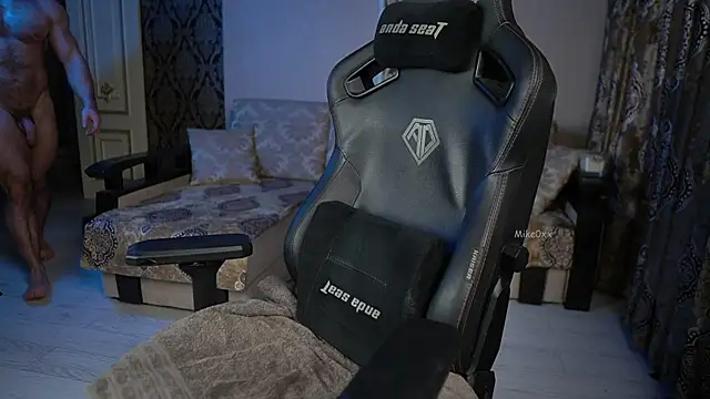 Snapshot of mike0xx chatting on November 2025 01:14:02 PM mike0xx online show from November 2025 01:14:02 PM