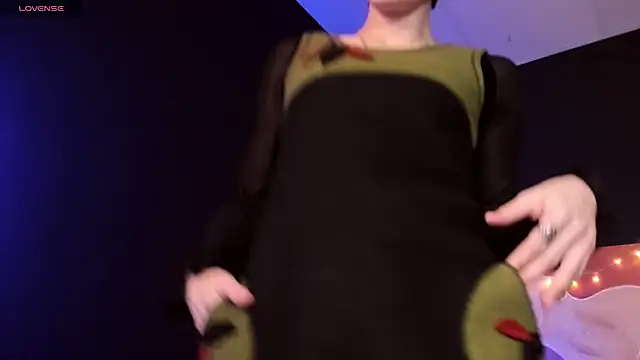 Snapshot of LorenDaze chatting on February 2025 01:59:02 PM LorenDaze online show from February 2025 01:59:02 PM