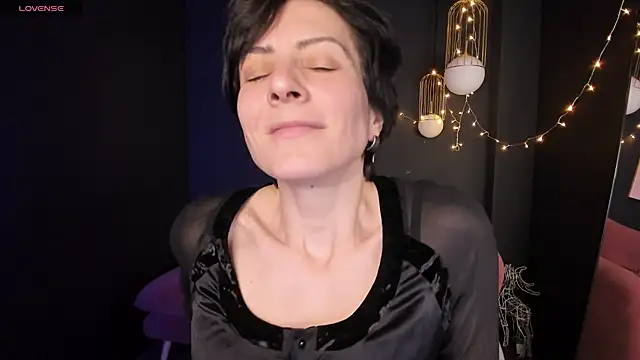 Snapshot of LorenDaze chatting on February 2025 02:16:01 PM LorenDaze online show from February 2025 02:16:01 PM