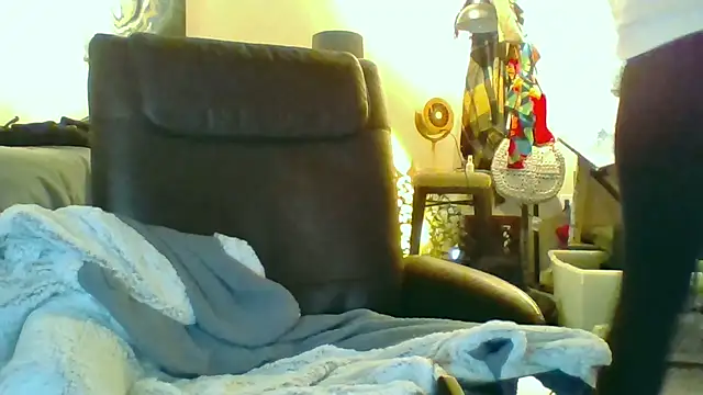 eatmeplease44 online show from October 2025 05:21:02 AM