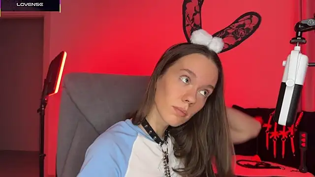 DivineBite online show from November 2025 03:55:01 PM