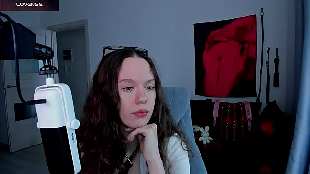 DivineBite online show from May 2026 12:04:02 PM