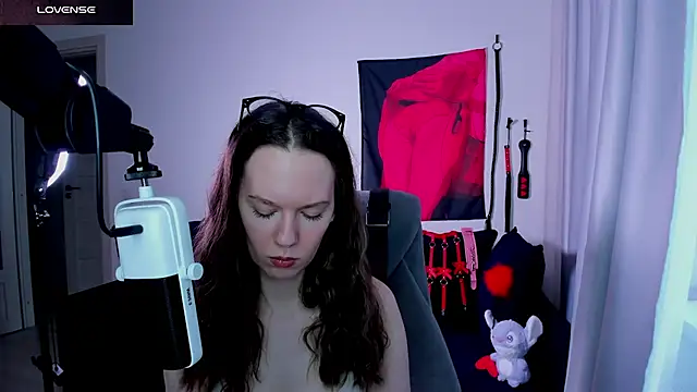DivineBite online show from May 2026 04:12:01 PM