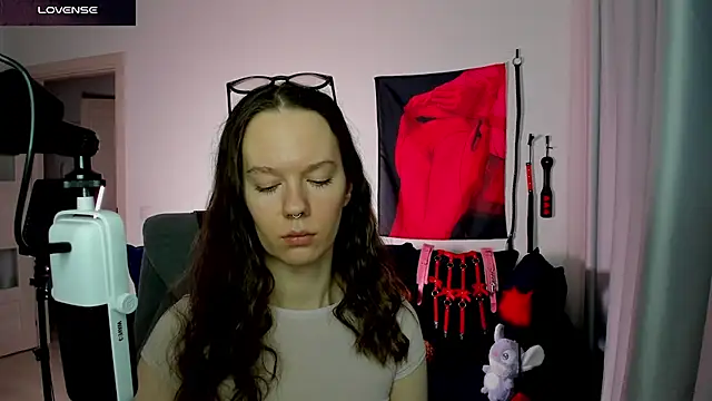 DivineBite online show from May 2026 06:16:01 PM