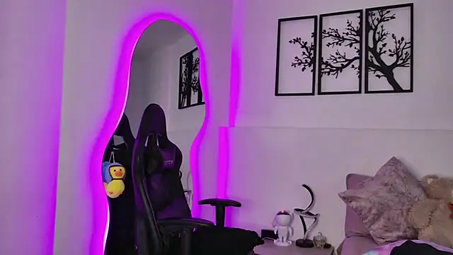 LuisaVinasco online show from February 2026 03:18:01 AM