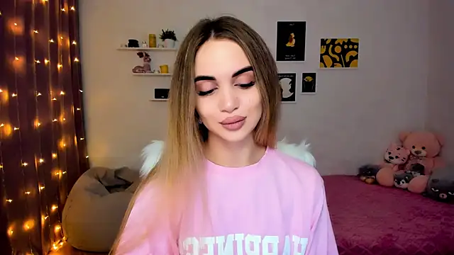 Snapshot of aPieceOfJoy chatting on December 2024 08:38:01 PM aPieceOfJoy online show from December 2024 08:38:01 PM