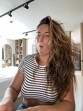 Snapshot of Thescorpionfr chatting on February 2026 04:13:01 PM Thescorpionfr online show from February 2026 04:13:01 PM